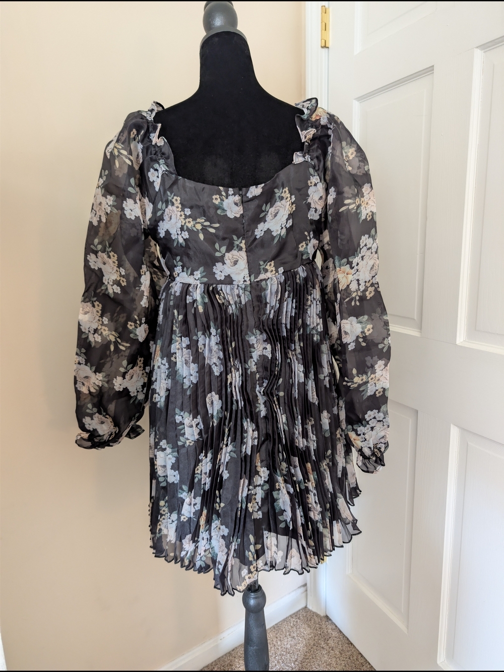 NWT Lulus Black Floral Long Sleeve Pleated Mini Dress Size Large